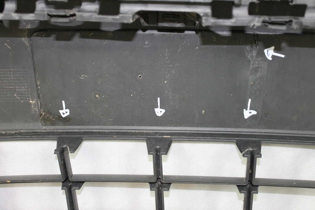 Бампер перед передний vw caddy рестайлинг  2k5 решётка в Украине