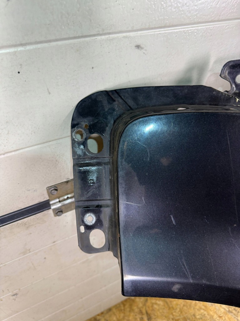 Крыло левая сторона audi a4 s4 b6 8e 8h цвет lz9w Доставка