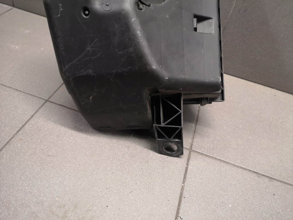 фото №8, Корпус фільтра повітря audi a6 c5 2.4 078133837j