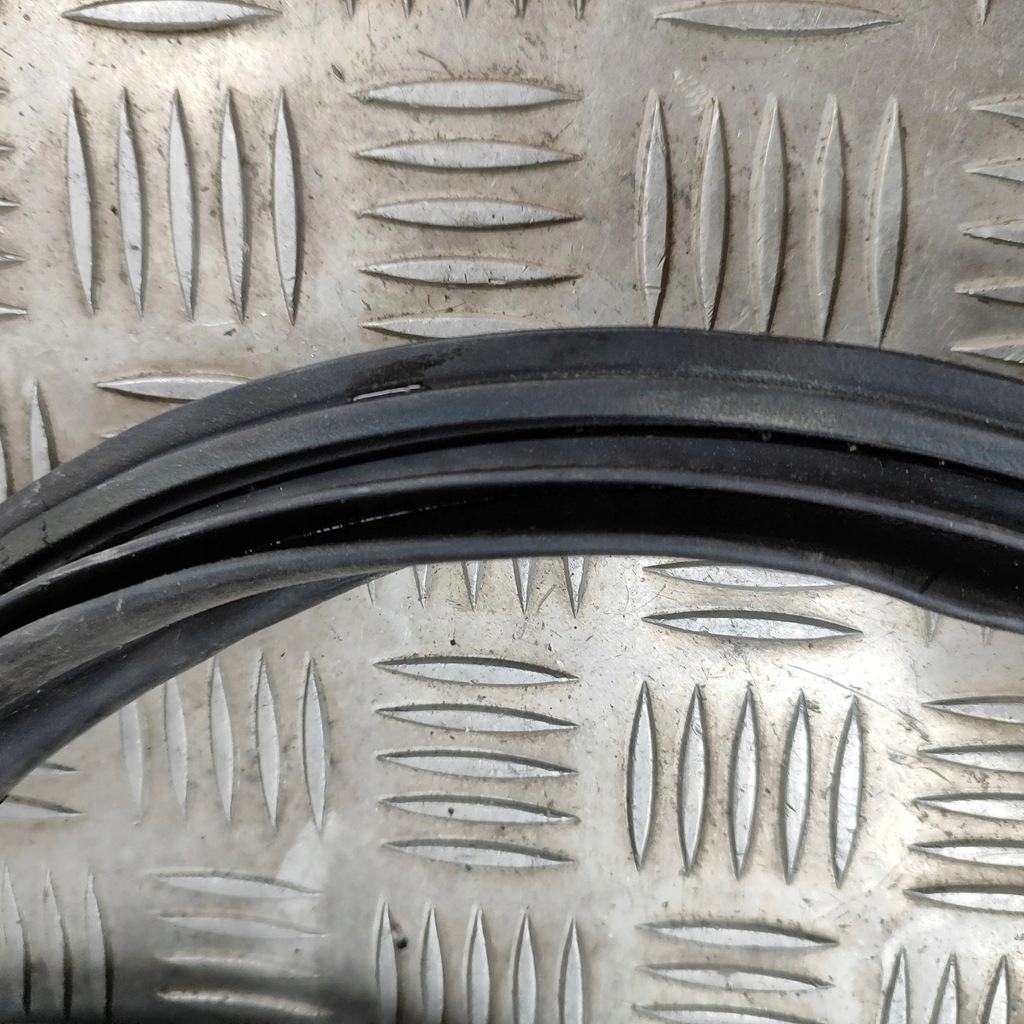 фото №6, Kia ev6 2022 гумовий прокладка багажника заднього / na кузов