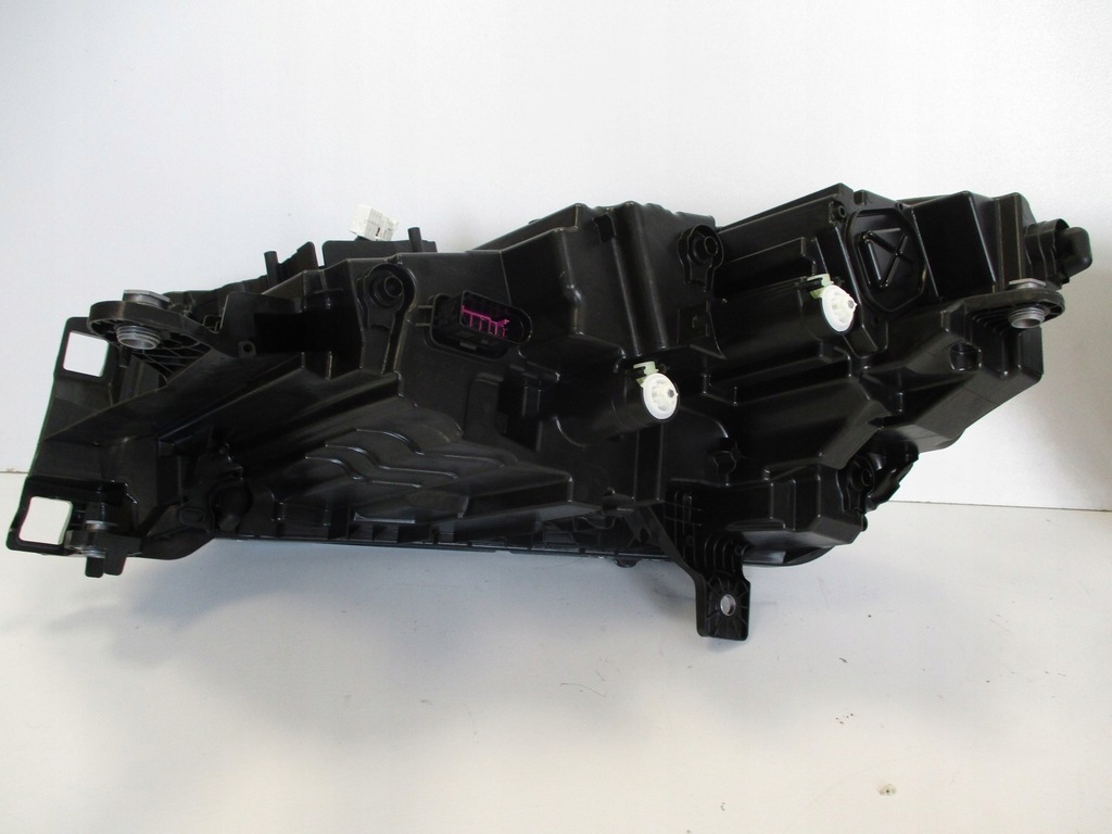 фото №11, Лампа лампы led перед skoda enyaq 5lb941018 5lb941017 nowe