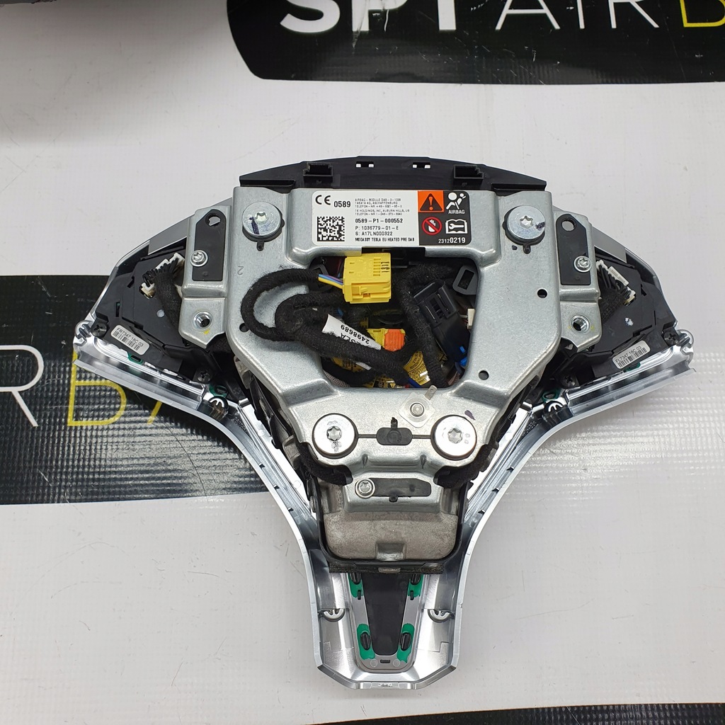 фото №10, Tesla панель приладів консоль подушки безпеки ремені подушка безпеки