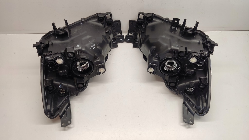 фото №7, Mazda 2 фара лівий правий лампа