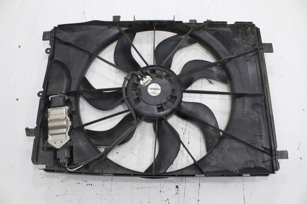 Mercedes w117 вентилятор радиатора 0130308425 Недорого