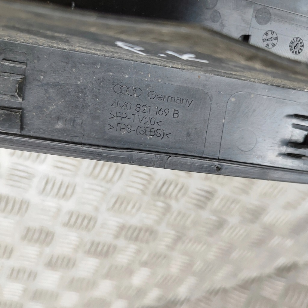 фото №7, Audi q7 4m 2019 перед сторона левая молдинг / накладка na крыло передний