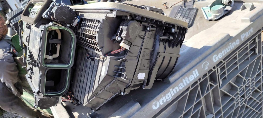 фото №5, Обігрівач пошкоджена корпус mercedes actros mp4