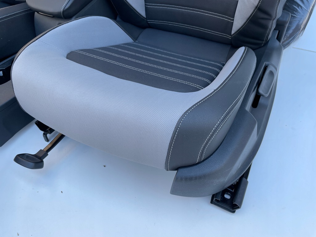 фото №5, Сиденья кожа + материал с подогревом обивка vw jetta 5c lift