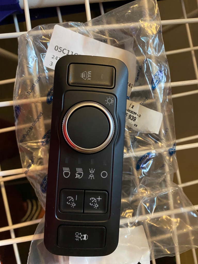 фото №1, Перемикач світла mustang mach-e 21-