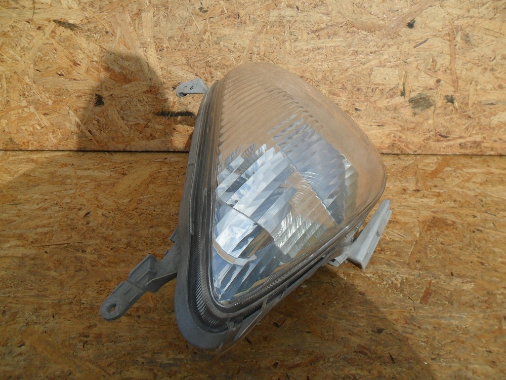фото №8, Toyota corolla verso e12j 2002- фара правый
