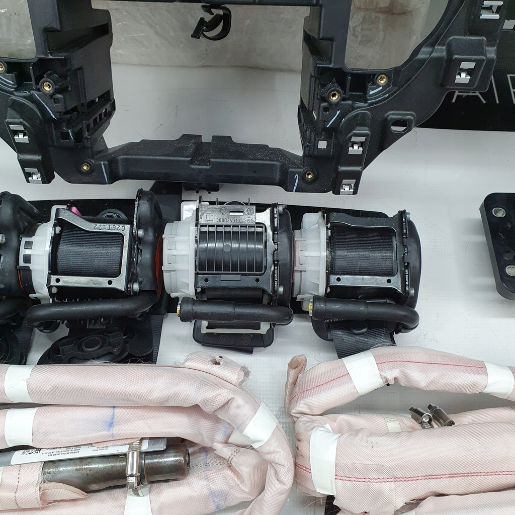 фото №9, Porsche macan приборная панель консоль приборная панель подушки безопасности подушка безопасности ремни stare возврат