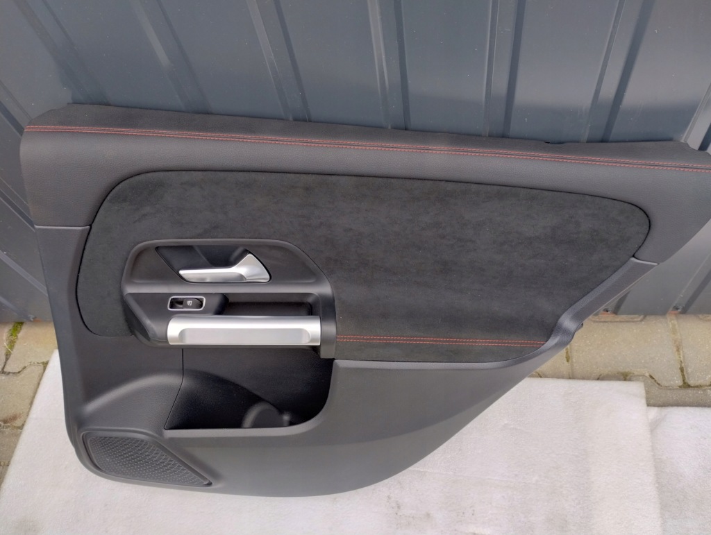 Обивка обшивка дверь задняя mercedes eqa eqb x243amg правая левая Киев