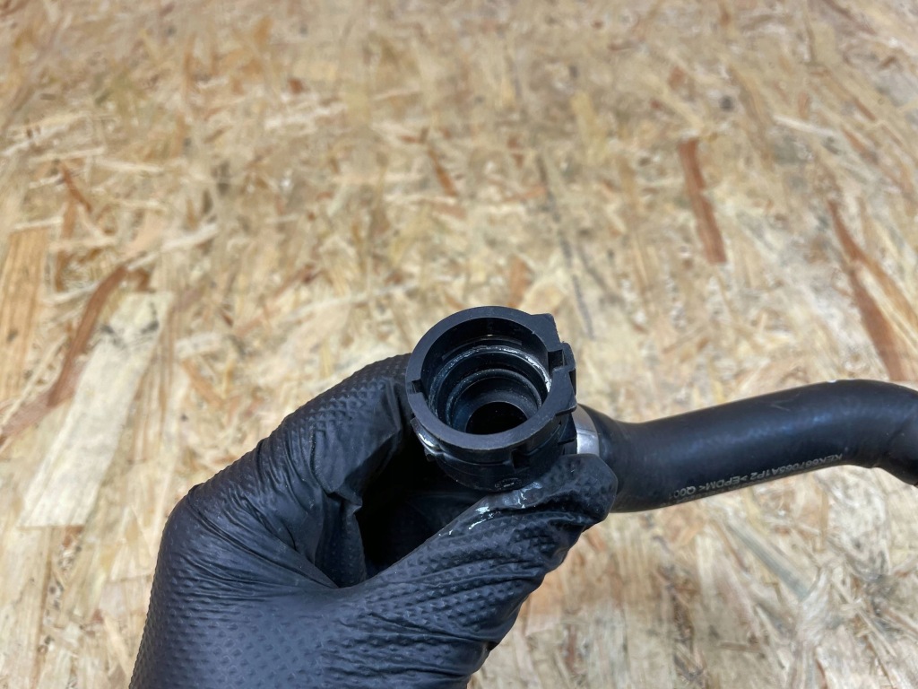 Патрубок труба шланг води mercedes w205 w253 w213 w238 a2385010601 Ціна