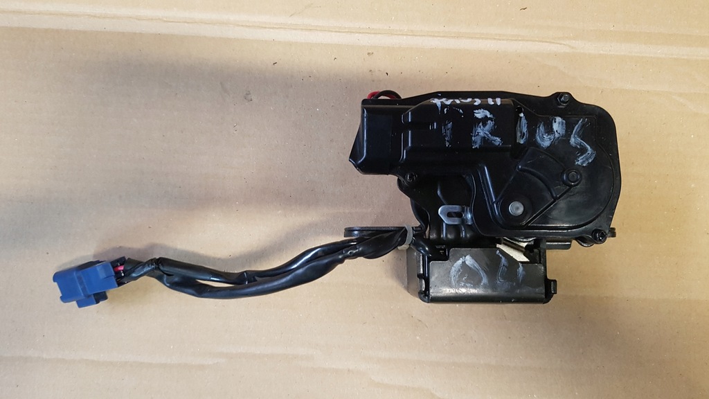 фото №1, Toyota prius 03-09 замок кришки