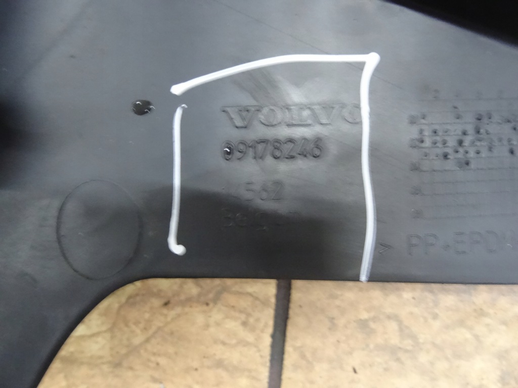 Volvo s60 2.4d 02' накладка кронштейн  абсорбер усилитель бампера Недорого