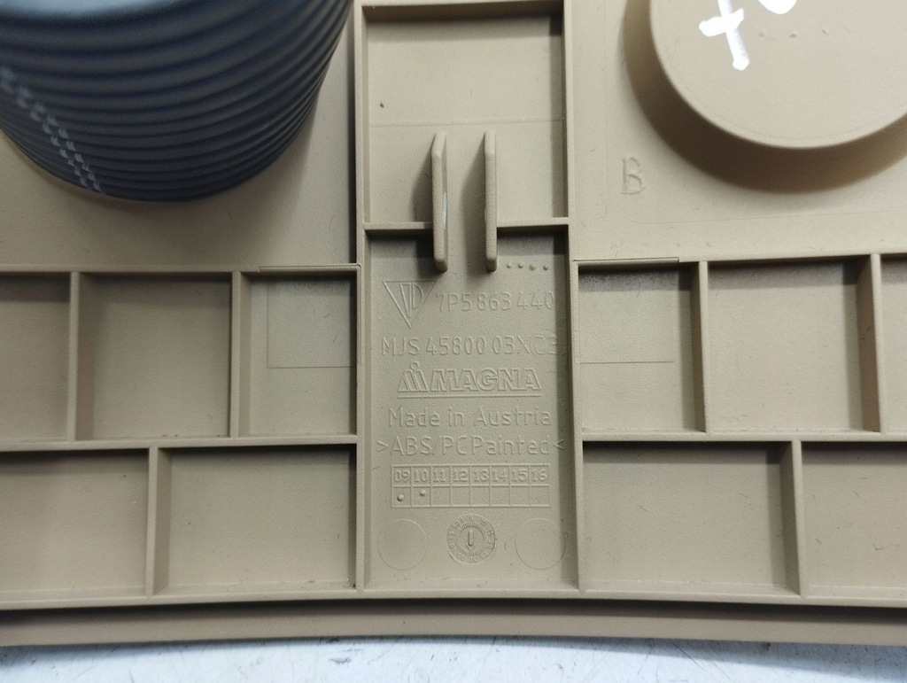 фото №8, Porsche cayenne 92a 2011 роз'єм 12v задні