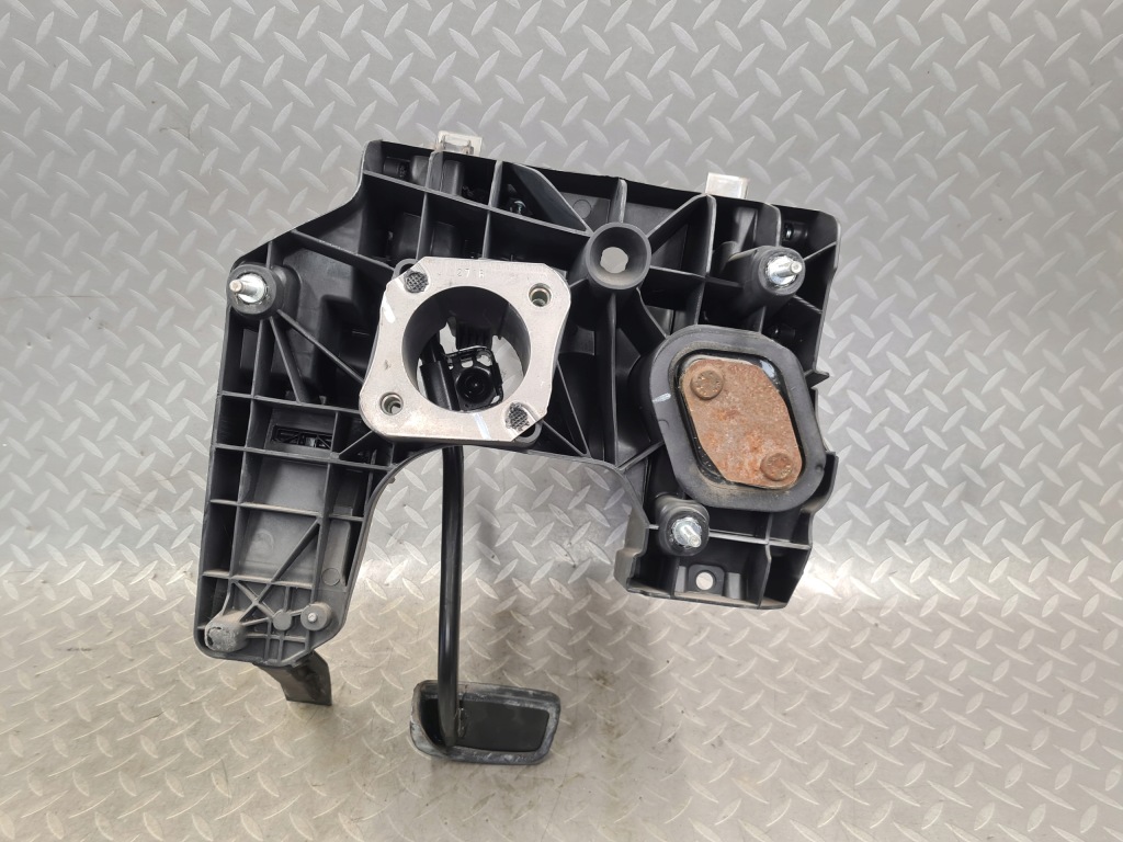 Купити Педалі педаль газу гальма автоматична коробка передач insignia a 23335259 європа комплект