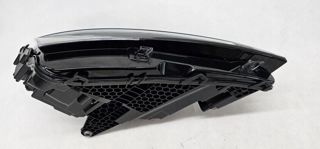 Skoda superb 3 рестайлинг  3v0 фара перед правый  full led crystal lighting в Украине