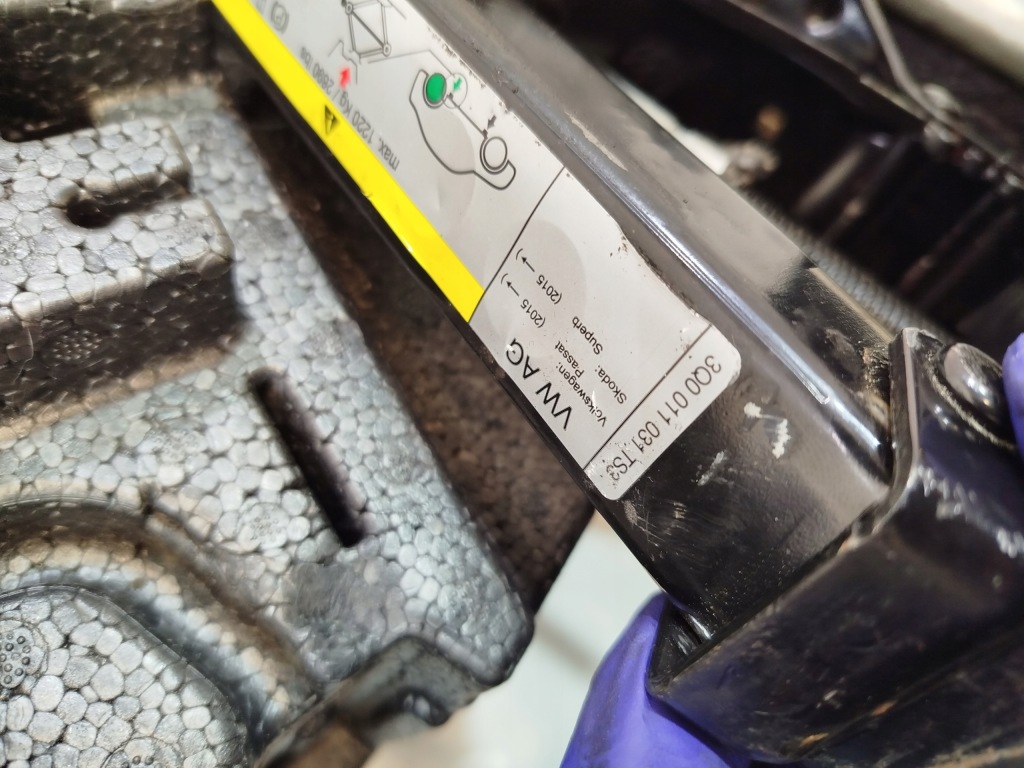 Набір ремонтний домкрат ключ vw passat b8 3q0011031 3g0012115e комплект в Україні