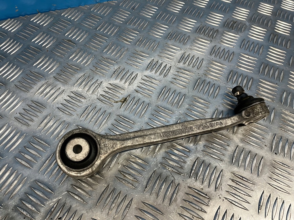 фото №1, Audi a4 b9 рычаг правый перед передний