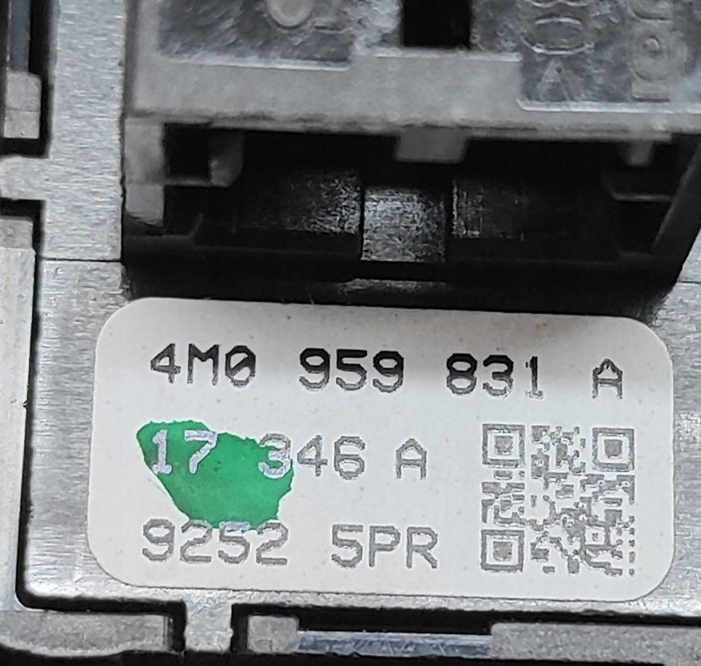 фото №7, Audi a4 s4 b9 8w 2018 кнопка открывания крышки багажника