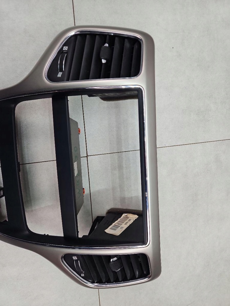 фото №8, Jeep grand cherokee iv wk2 10- рамка радио решётки обдув