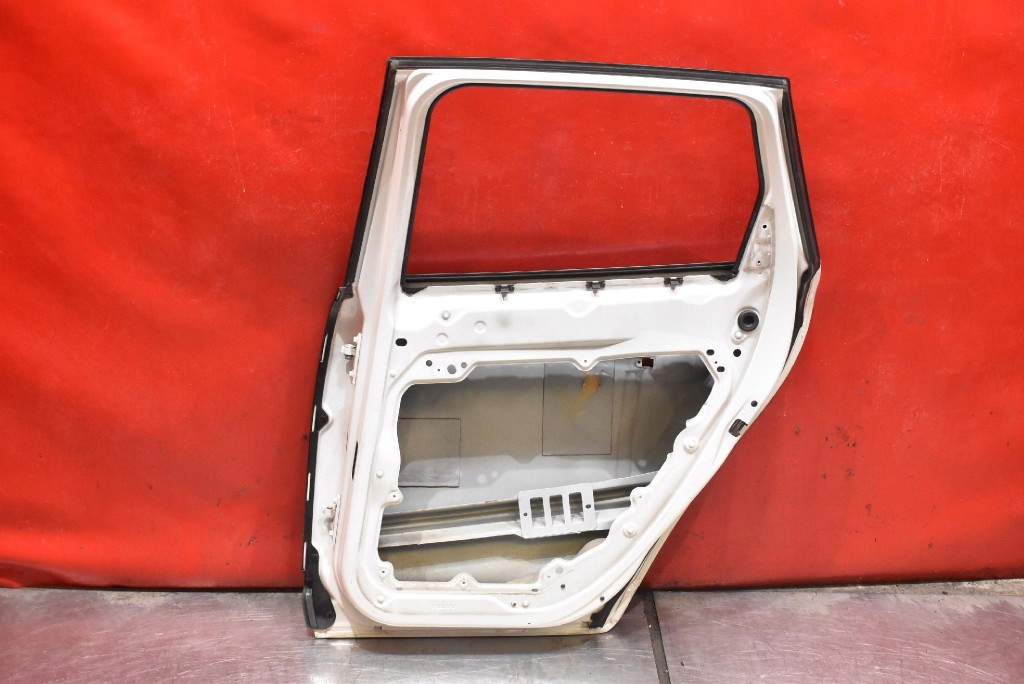 Дверь правое задний  задние 614-46 volvo xc60 1 1 08-13 Доставка