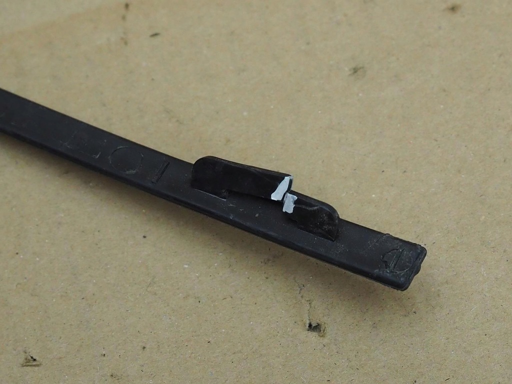 фото №13, Mercedes w206 молдинг бампера перед левая