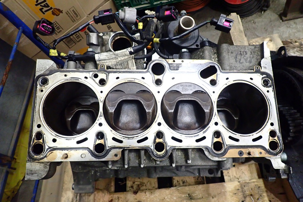 фото №16, Audi a4 b6 двигатель 2.0 fsi блок двигателя awa kompletny 160tyś бензин