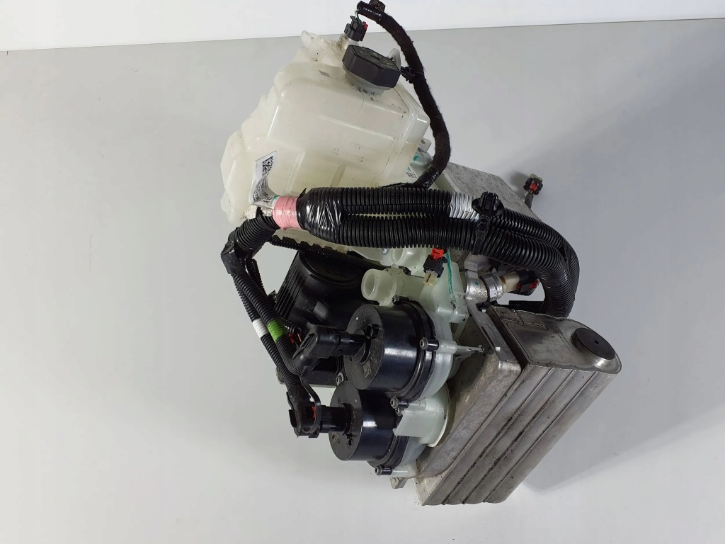 Купить Tesla model 3 y рестайлинг  насос тепла