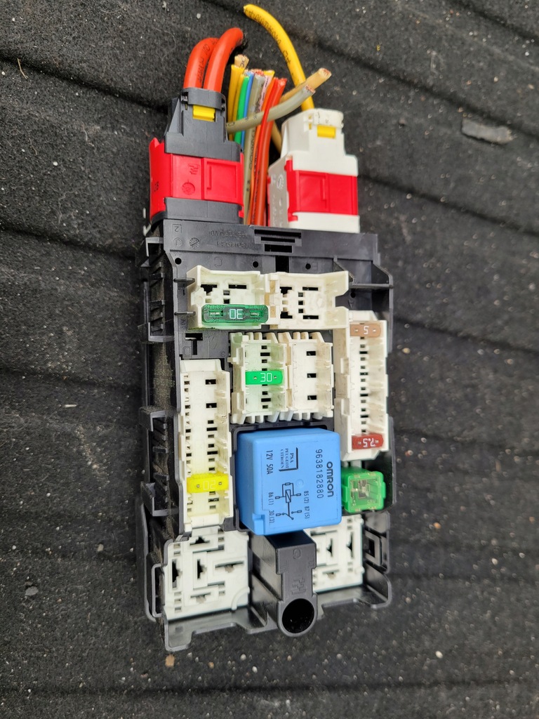 фото №1, Citroen c4 ii b7 коробка предохранителей 9665492680