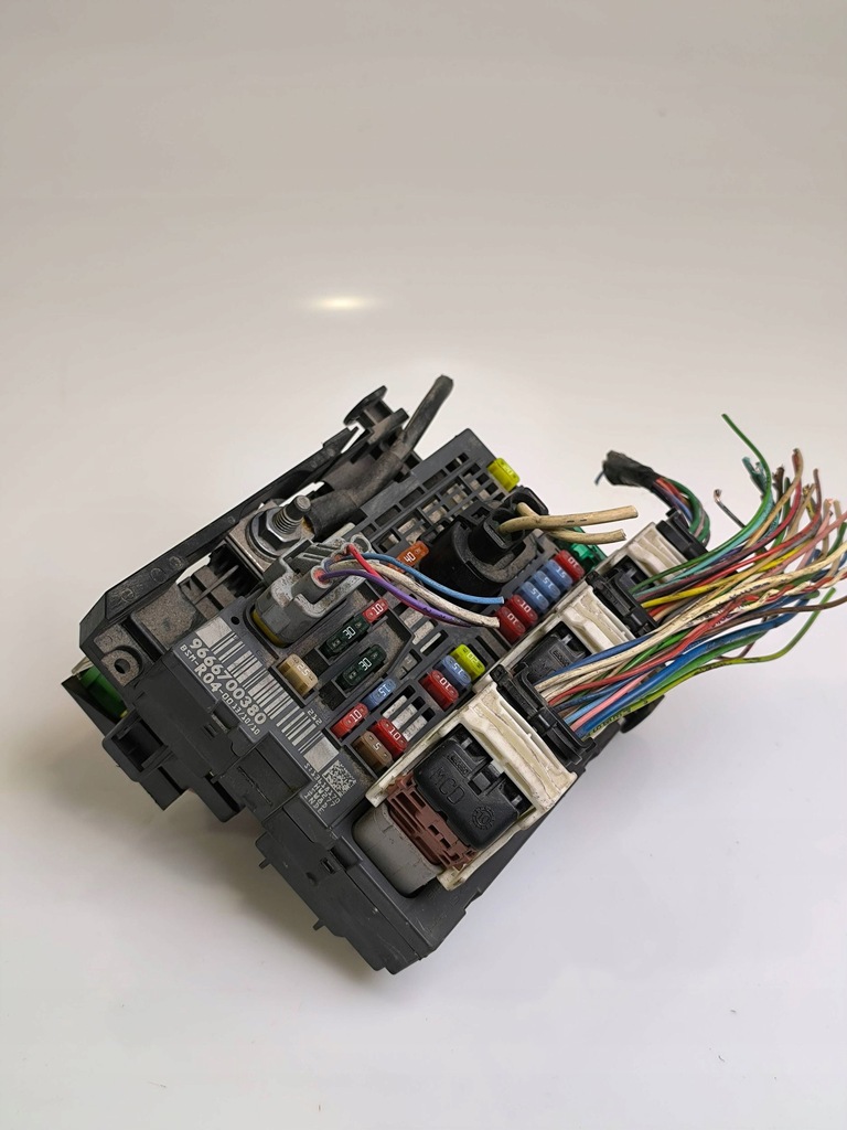 фото №1, Peugeot partner 2013 рамка / модуль предохранителей