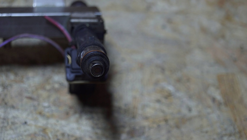 Opel молдинг упорскування 1.2 1.4 55572731 w151 Оригінал