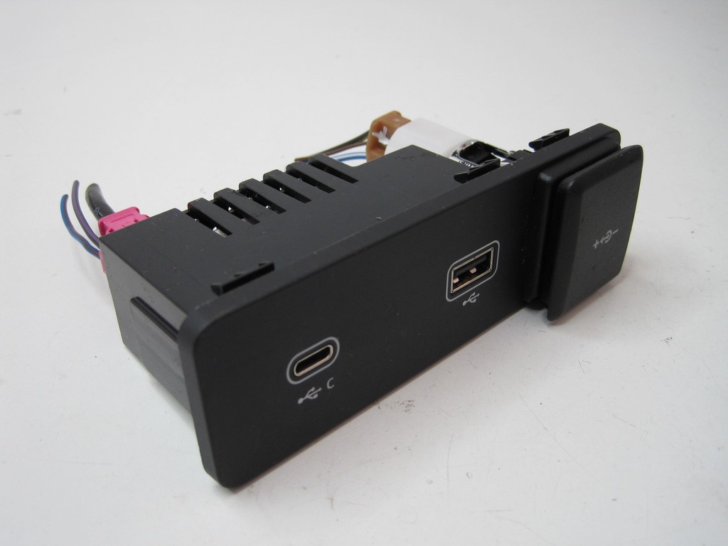 фото №1, Разъём port usb range rover evoque ii l8b2-19e110-cc