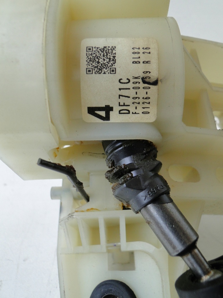 фото №11, Mazda 2 demo de 07-14 1,3b 16v троси трос перемикання передач домкрат вибірник