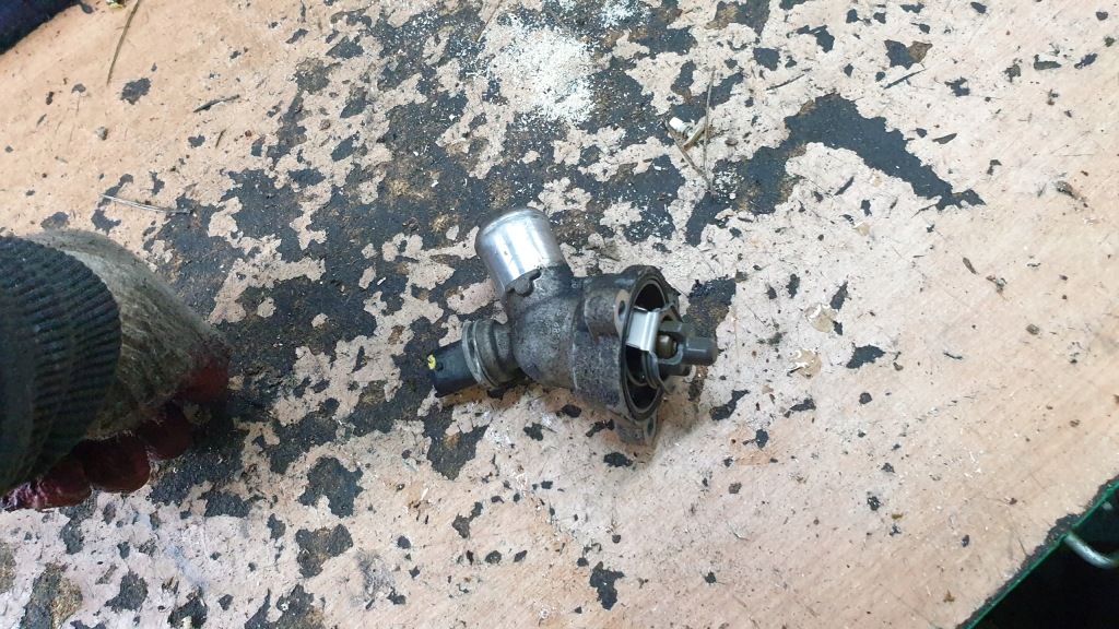 фото №1, Chevrolet spark m300 1.2 16v корпус термостата