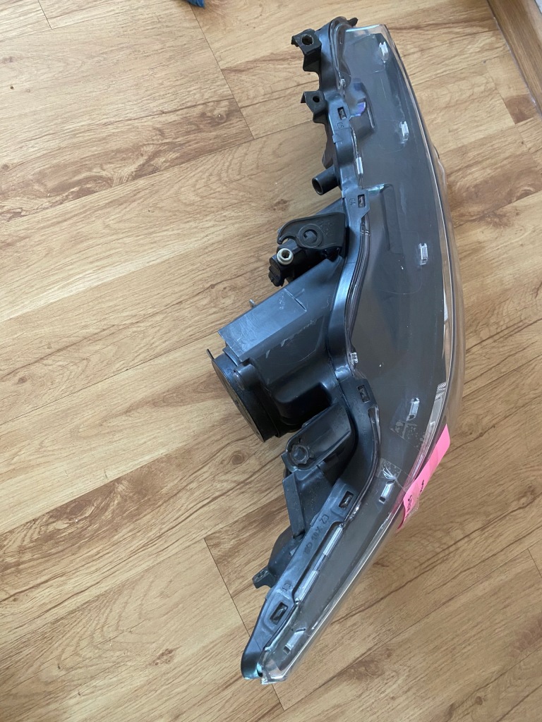 Toyota auris 2 рестайлінг  led фара правий перед Ціна