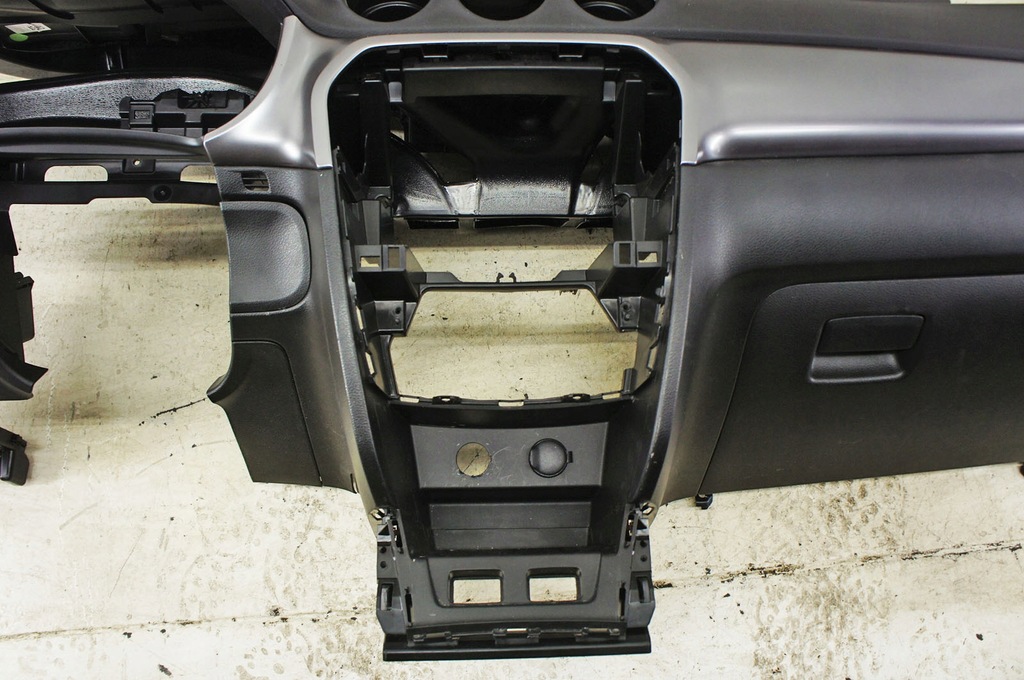 фото №10, Np001 suzuki vitara iii 19- ^ панель приладів панель приладів pulpit