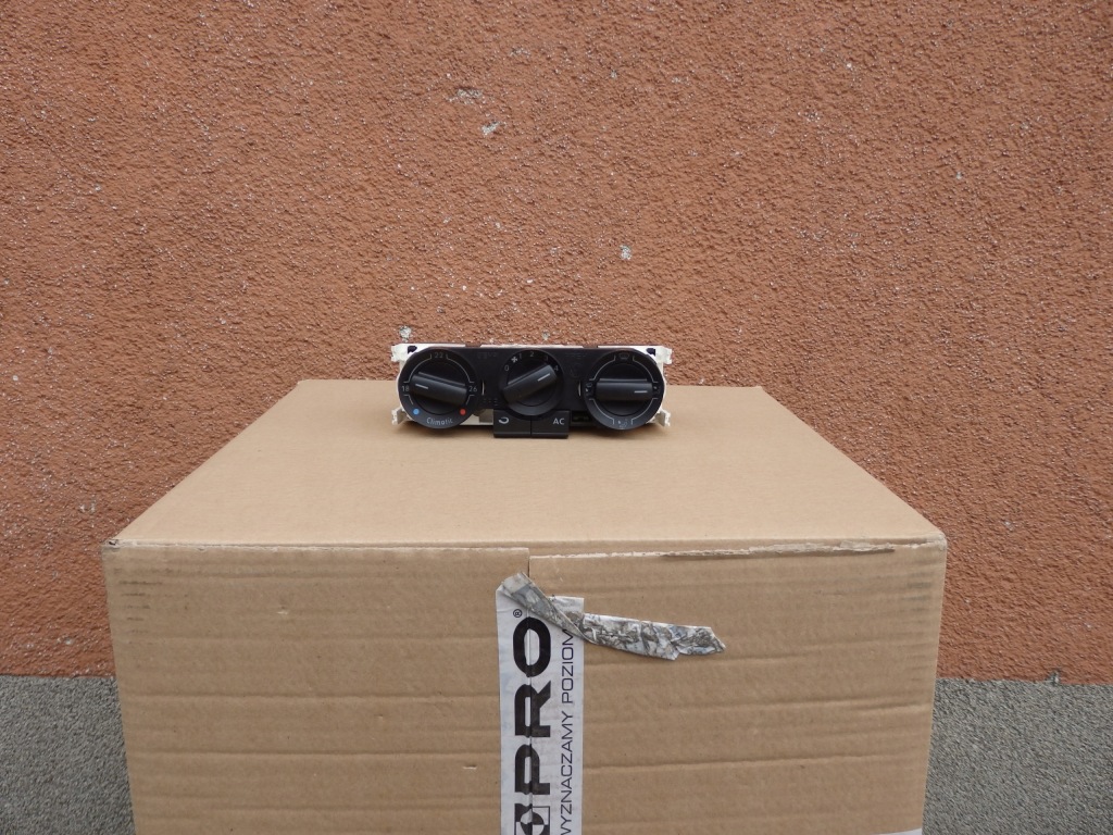 фото №1, Панель обдув vw polo 9n 2004 r 6q0820045e