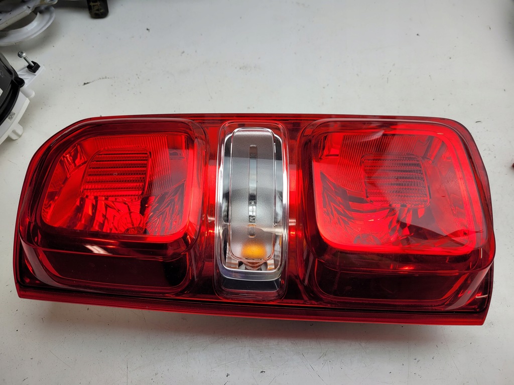 фото №1, Peugeot expert iii 3 лампа левый задняя оригинал europa