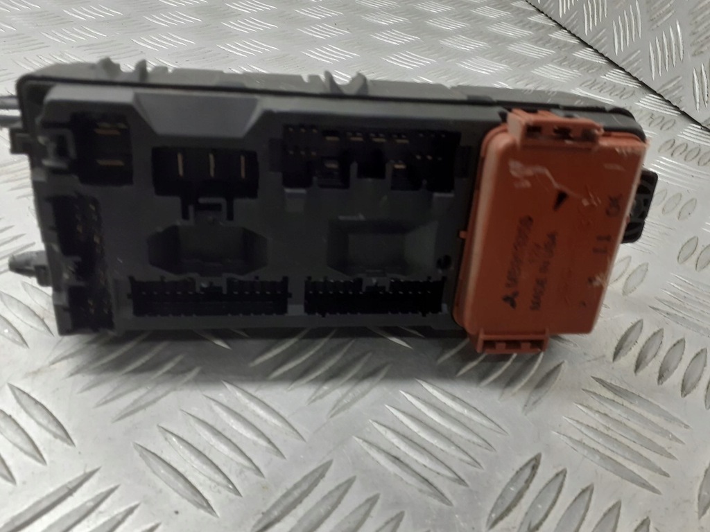 фото №1, Коробка запобіжників mitsubishi space star 1.9 did mb953355