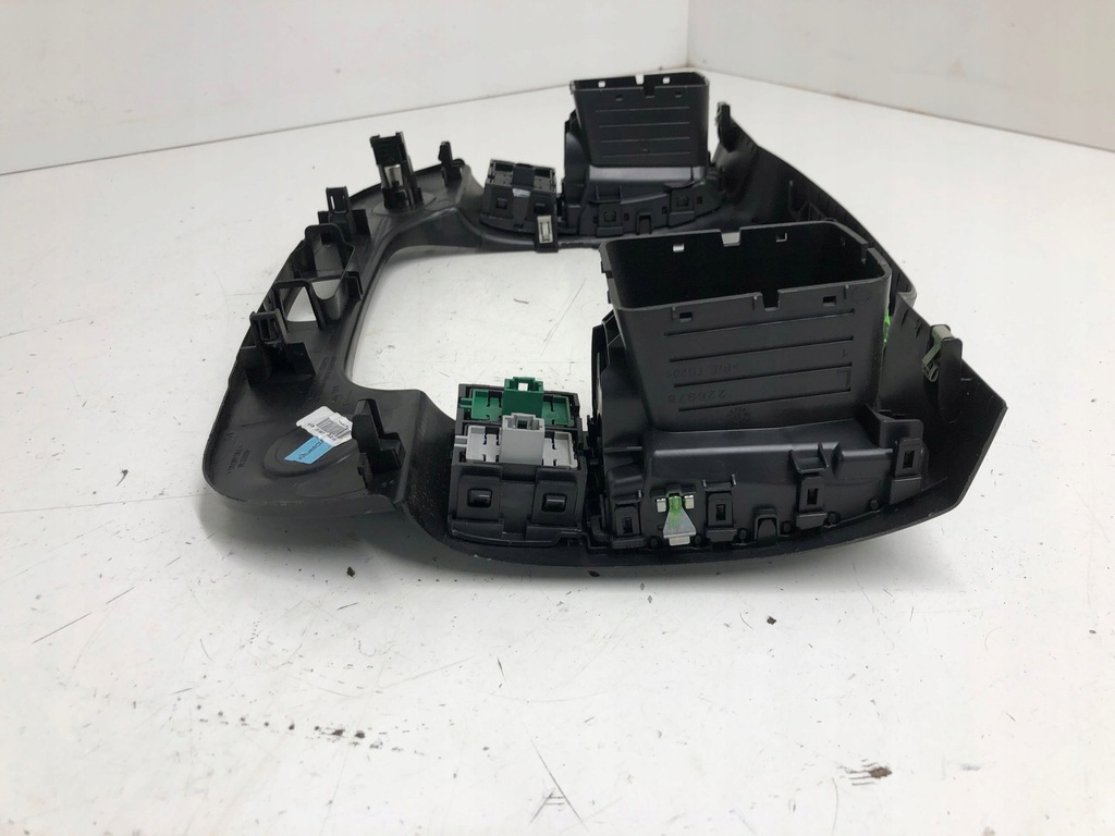 фото №12, Opel vivaro 2016 консоль средняя / радио / gps