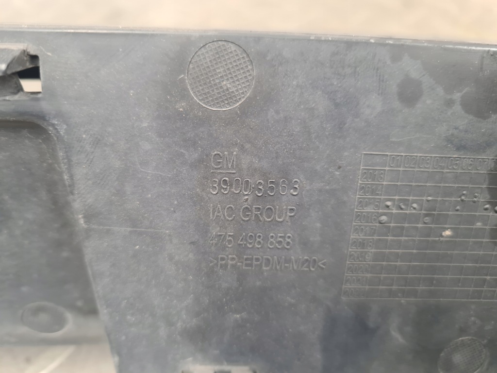 Решётка решётка радиатора бампера средняя corsa e оригинал 39003563 Оригинал