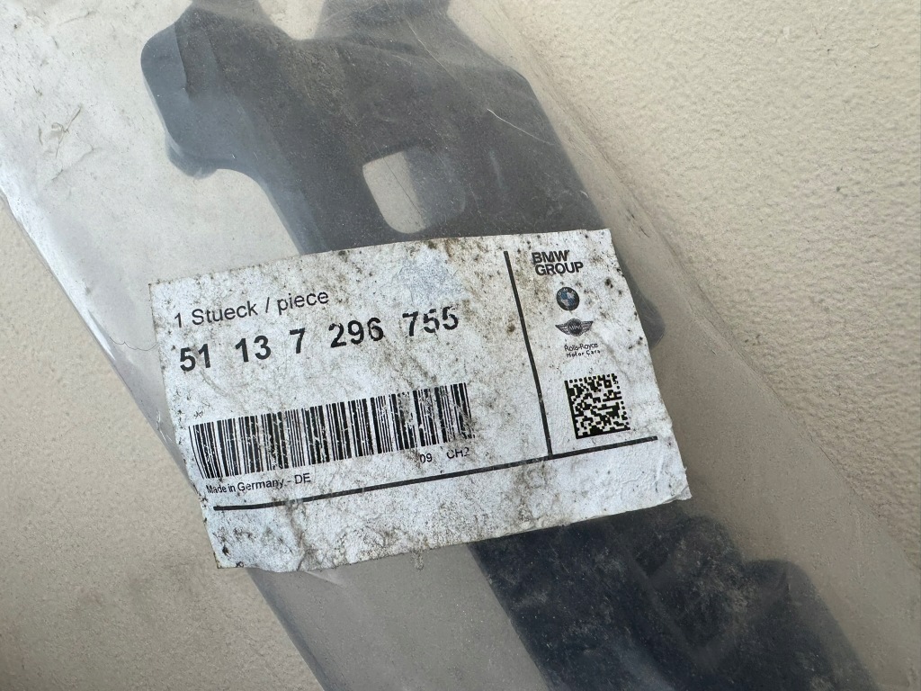 фото №16, Bmw i3 l01 13r- напрямна бампера крила лівий задня 51137296755