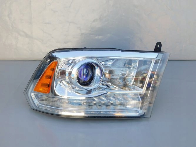 фото №1, Dodge ram 13- фара правый