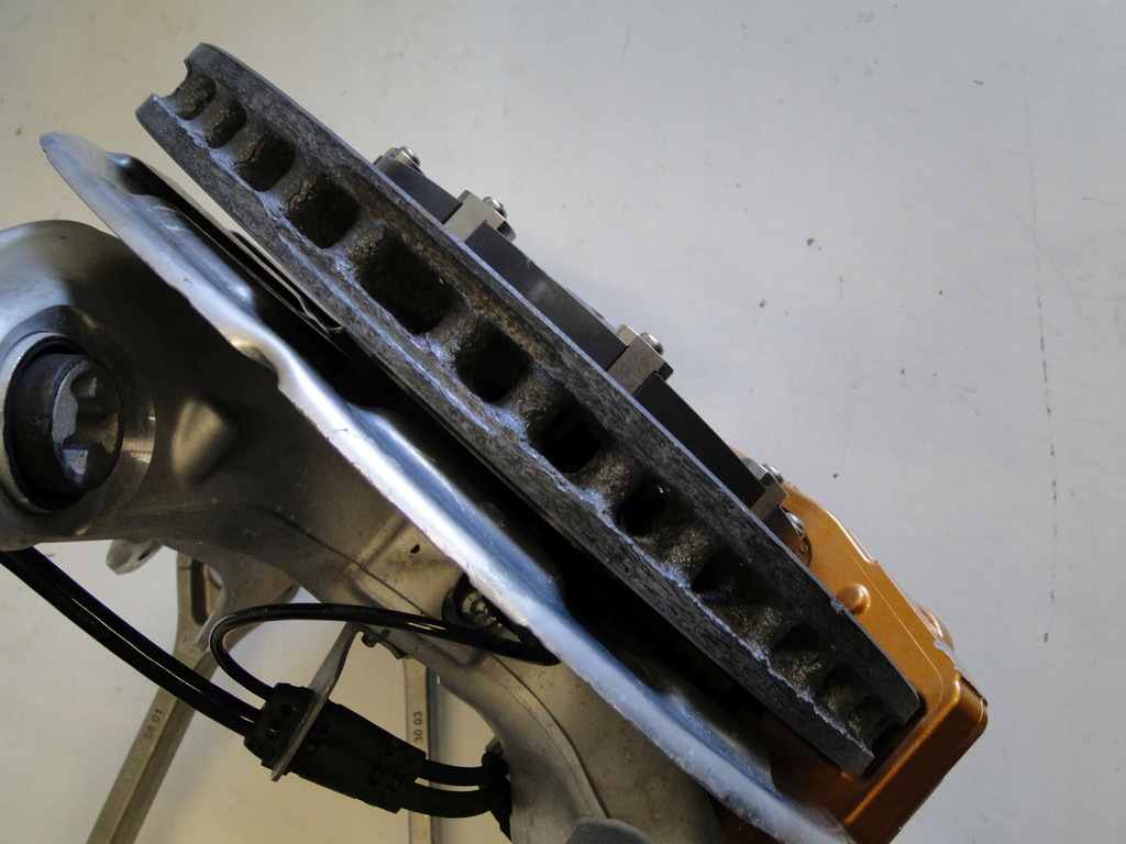 фото №13, Mercedes поворотный кулак подвеска задняя левая карбон керамический sl 232 r232 63 amg