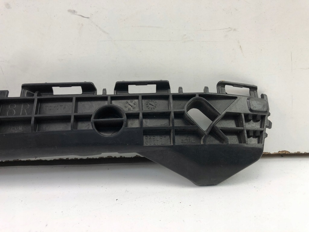 фото №9, Toyota yaris iii кронштейн направляющая бампера правый задняя 52575-0d270