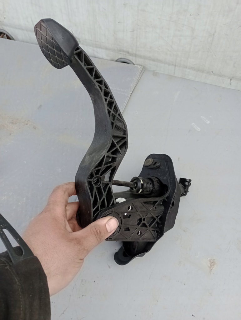 фото №1, Педаль зчеплення 2q1721059 kamiq