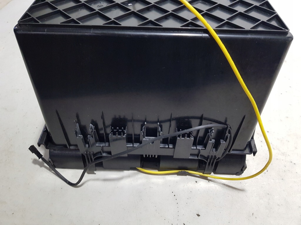 Бардачок полиця mercedes sl r230 2308100141 лівий задня Оригінал