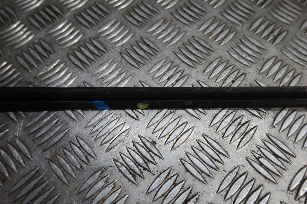 фото №9, Молдинг скло лобове права audi a4 b8