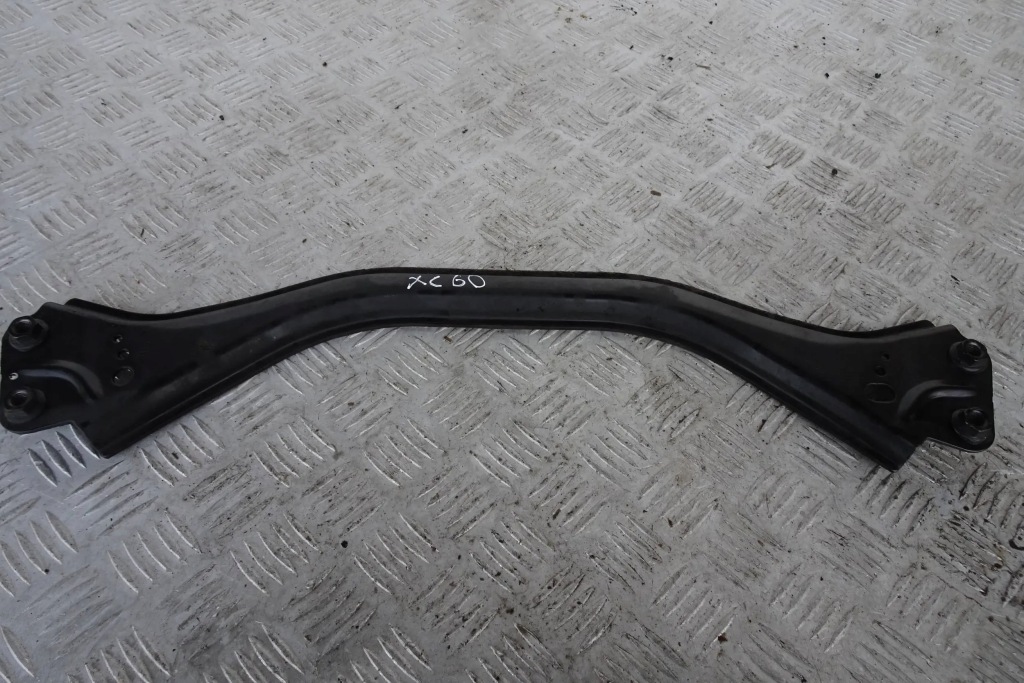 фото №1, Volvo xc60 балка кронштейн кронштейн подрамник 08-